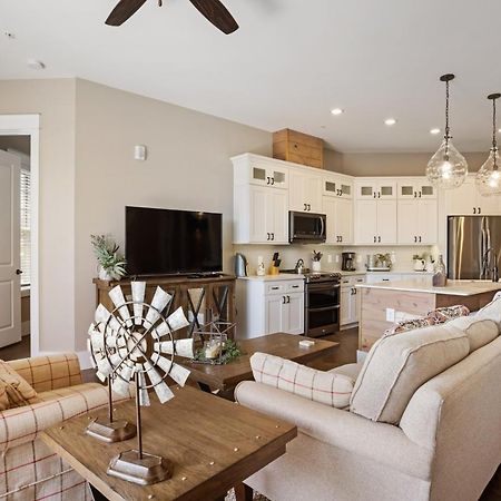 Beautiful Downtown Condo - Balcony - Amazing City Views - Loaded Kitchen - Stainless Steel Appliances - Board Games & More Blue Ridge Esterno foto